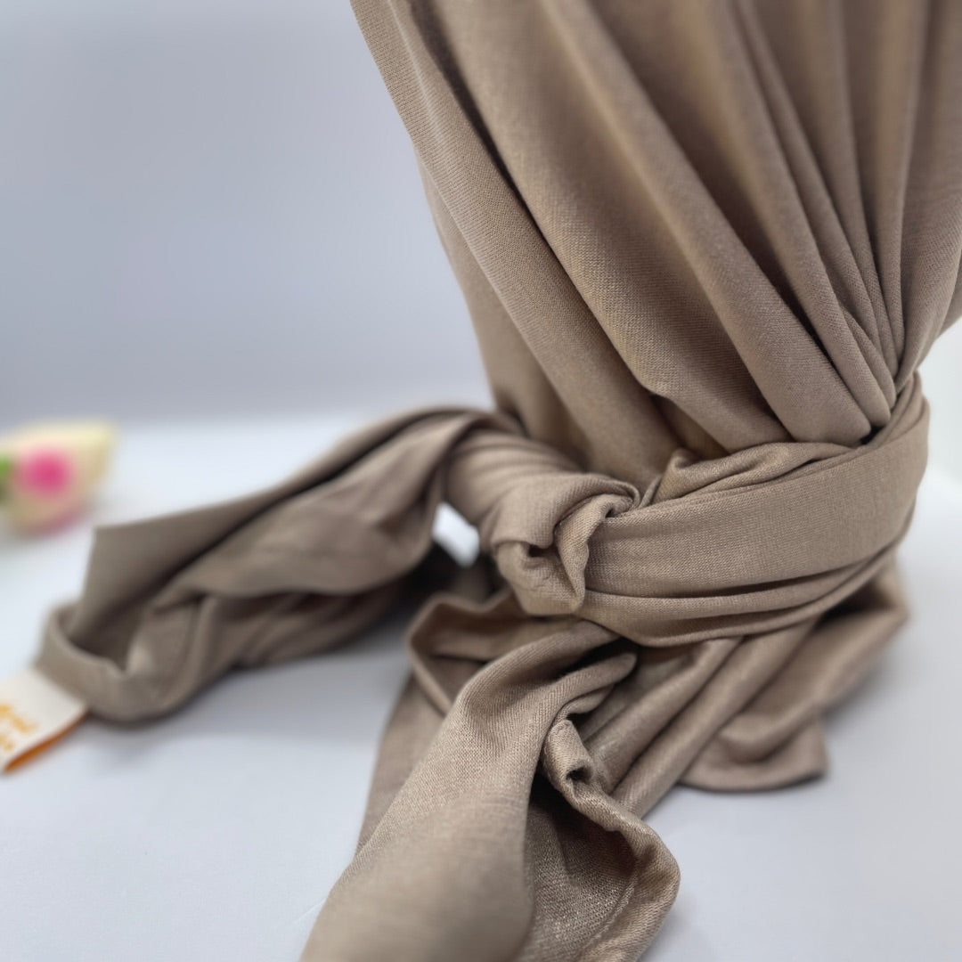 شال مثلث قطن كويتي مع جفسة - رمادي بيج غامق